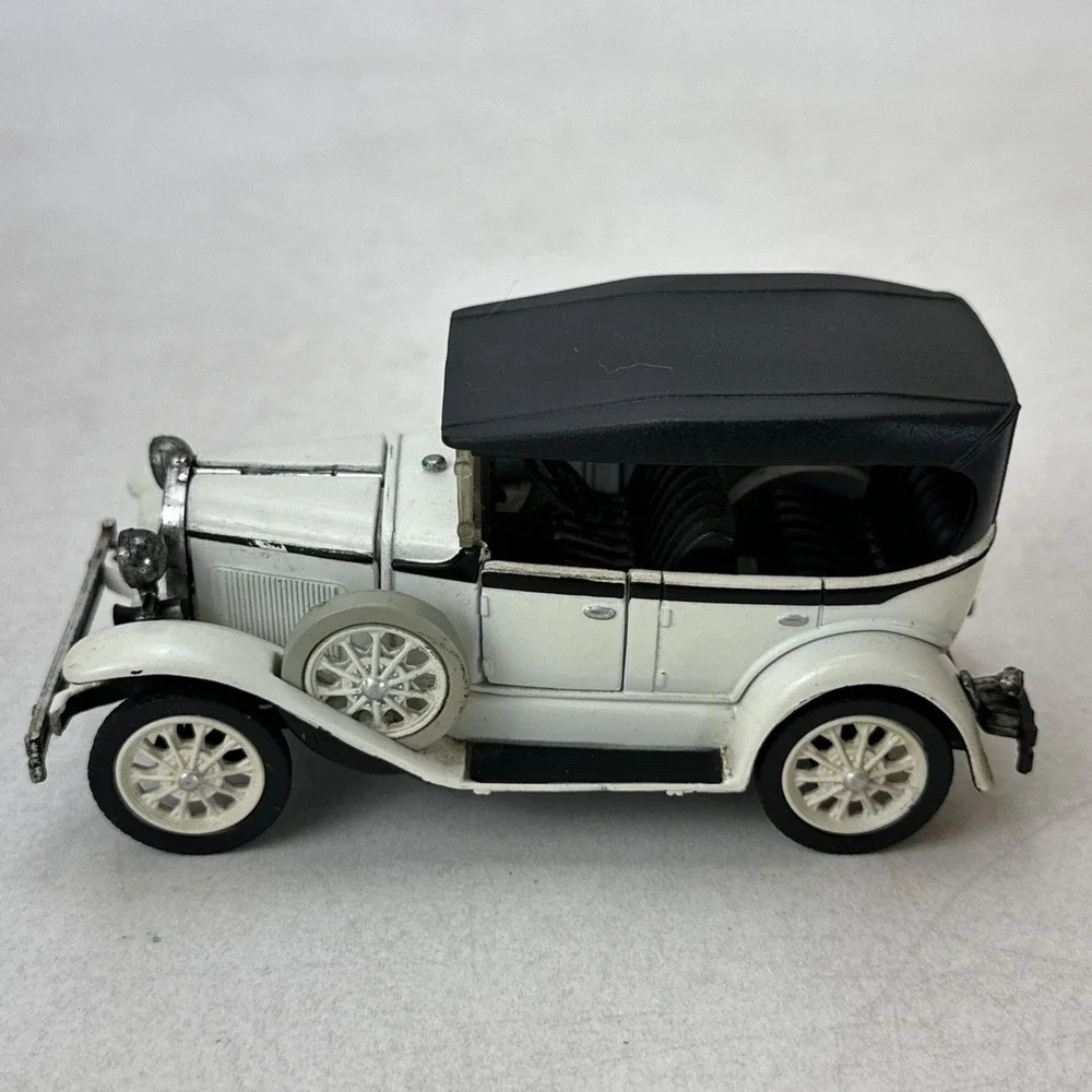 Vintage 1930 Ford Model A Phaeton Vehicle Die Cast 1:32 Ivory Black